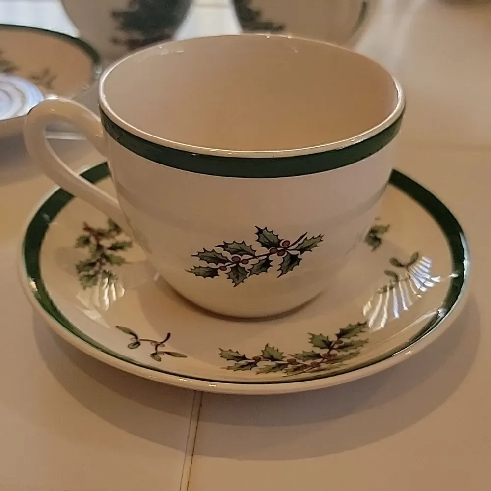 Vintage Spode Christmas tea/saucer 7oz. Set of 4